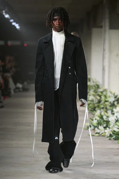 Look 18